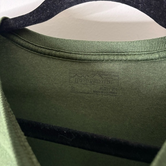 Patagonia Men’s Pocket Front Short Sleeve Green Performance Shirt - Picture 3 of 5